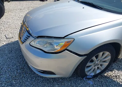 2012 Chrysler 200 Touring z USA, uszkodzony, nr VIN 1C3CCBBB4CN101651